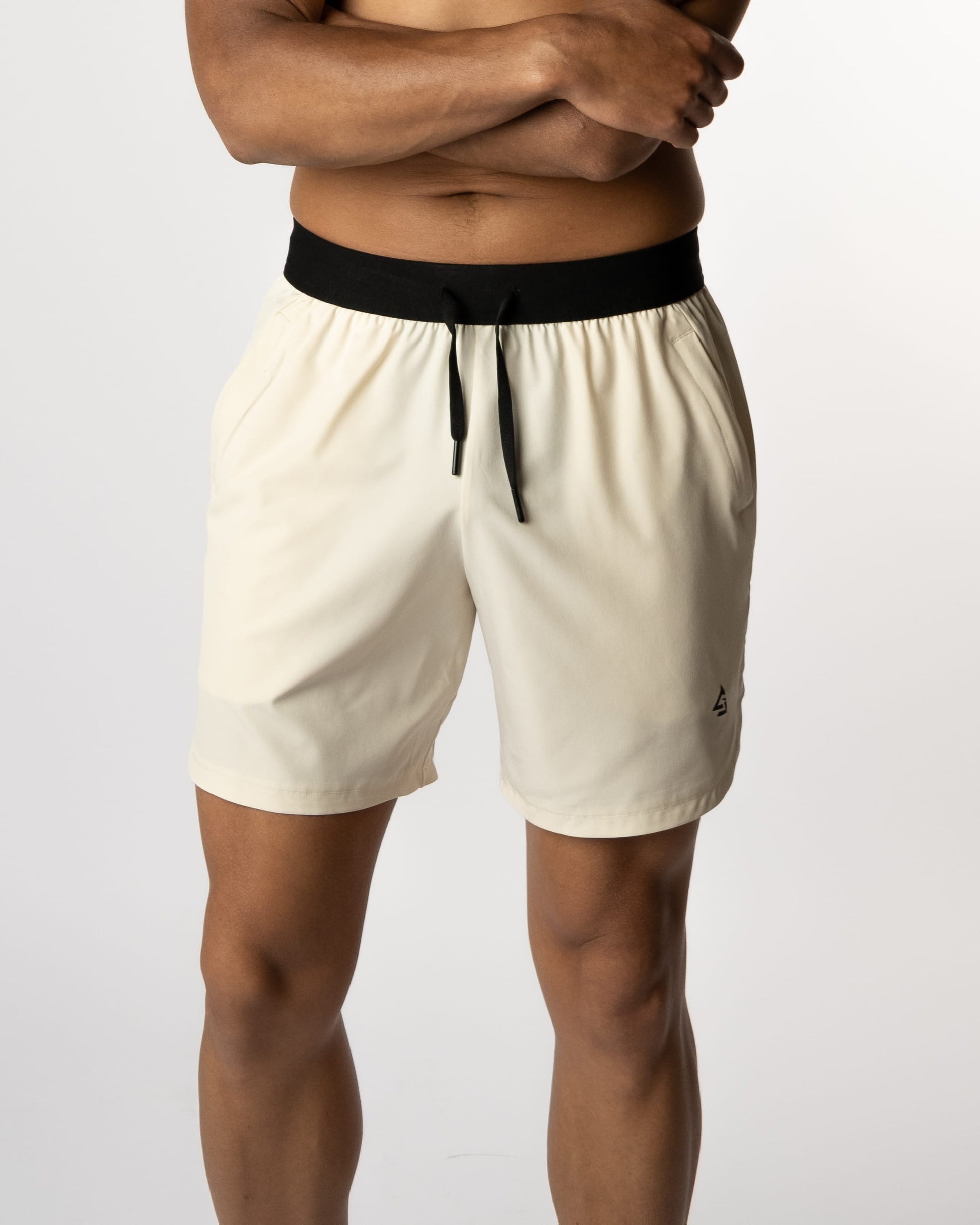 Voorzijde van Sand Manga gym shorts van Gym Junkie, stijlvolle en comfortabele shorts voor jonge, gedreven sporters - Heren Gym Shorts