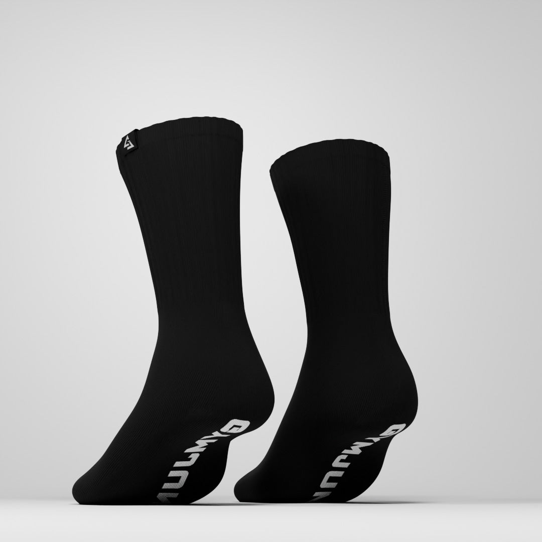 Achteraanzicht van zwarte GJA crew sokken – uniseks sportsokken met ribbels en verstevigde hiel. Gym Junkie Sport Accessoires