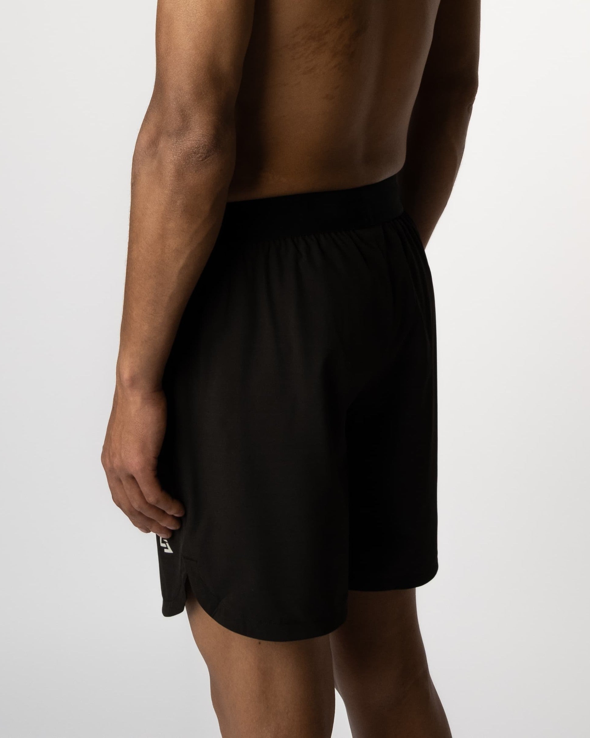 Achteraanzicht van Onyx Manga shorts, ontworpen voor een sportieve pasvorm en maximale ondersteuning - Gym Junkie Sportkleding