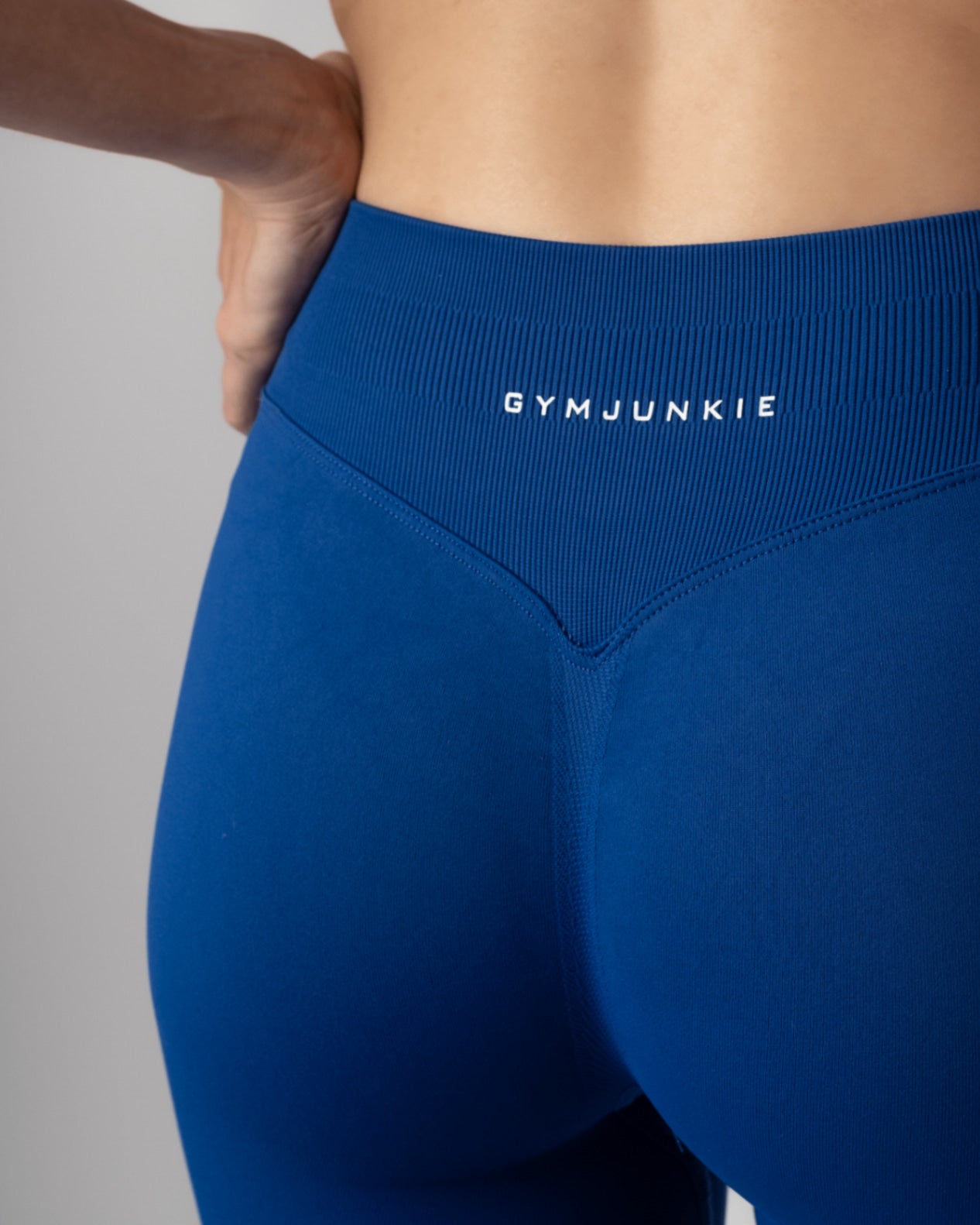Close-up van de achterkant van Royal Blue Liberty naadloze sportlegging, voor optimale pasvorm en comfort tijdens het sporten - Dames sportleggings en gymleggings