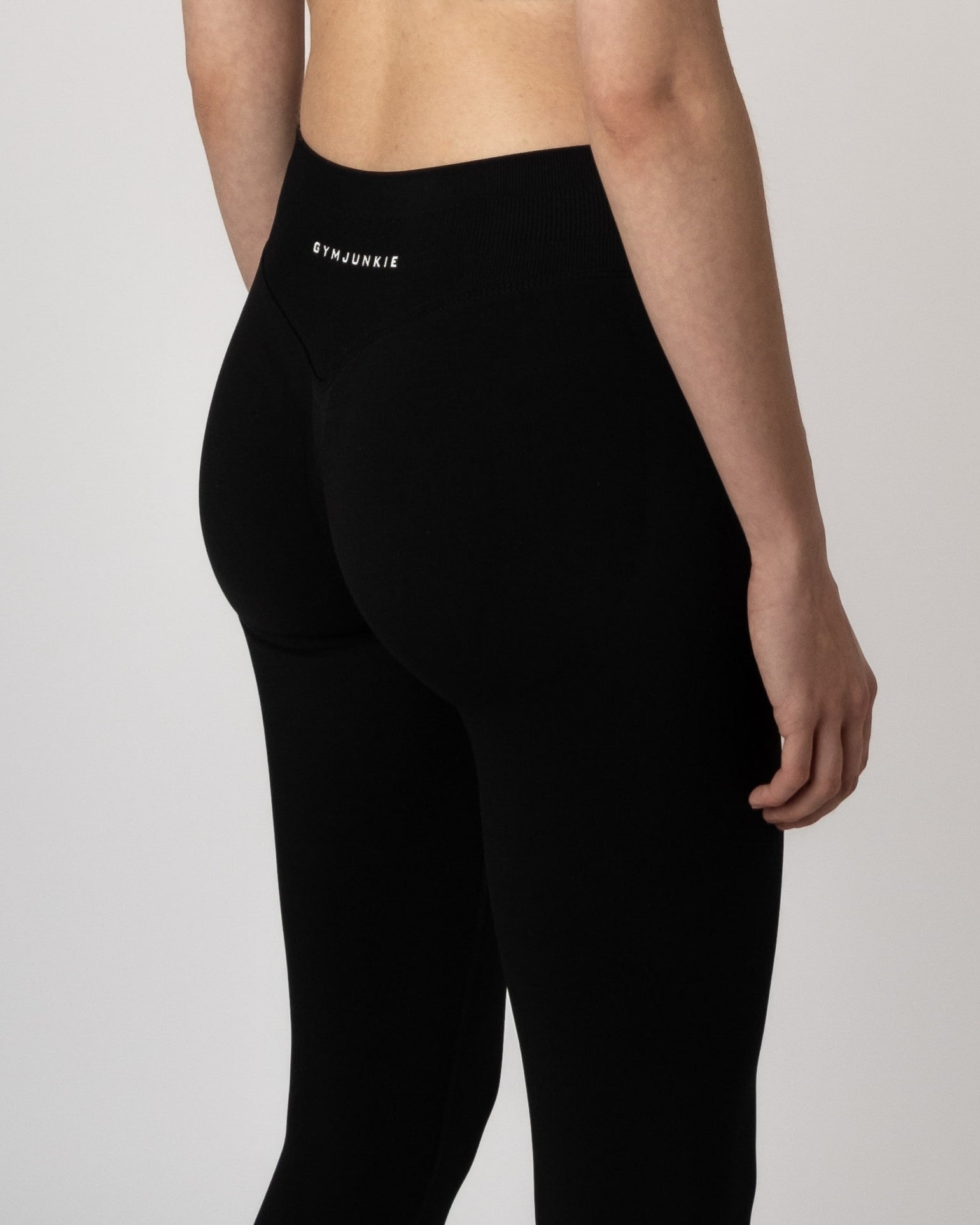 Achteraanzicht van de Liberty Sculpting Legging voor dames, onderdeel van de Gym Junkie sportkledingcollectie