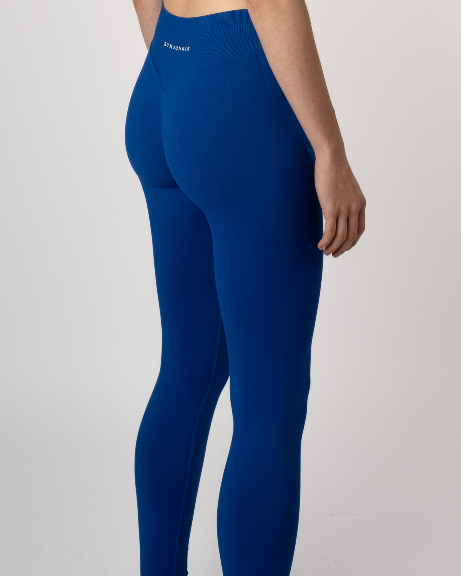 Uitgebreid achteraanzicht van Royal Blue Liberty naadloze sportlegging, ontworpen voor bewegingsvrijheid en stijl tijdens actieve trainingen. - Damesleggings