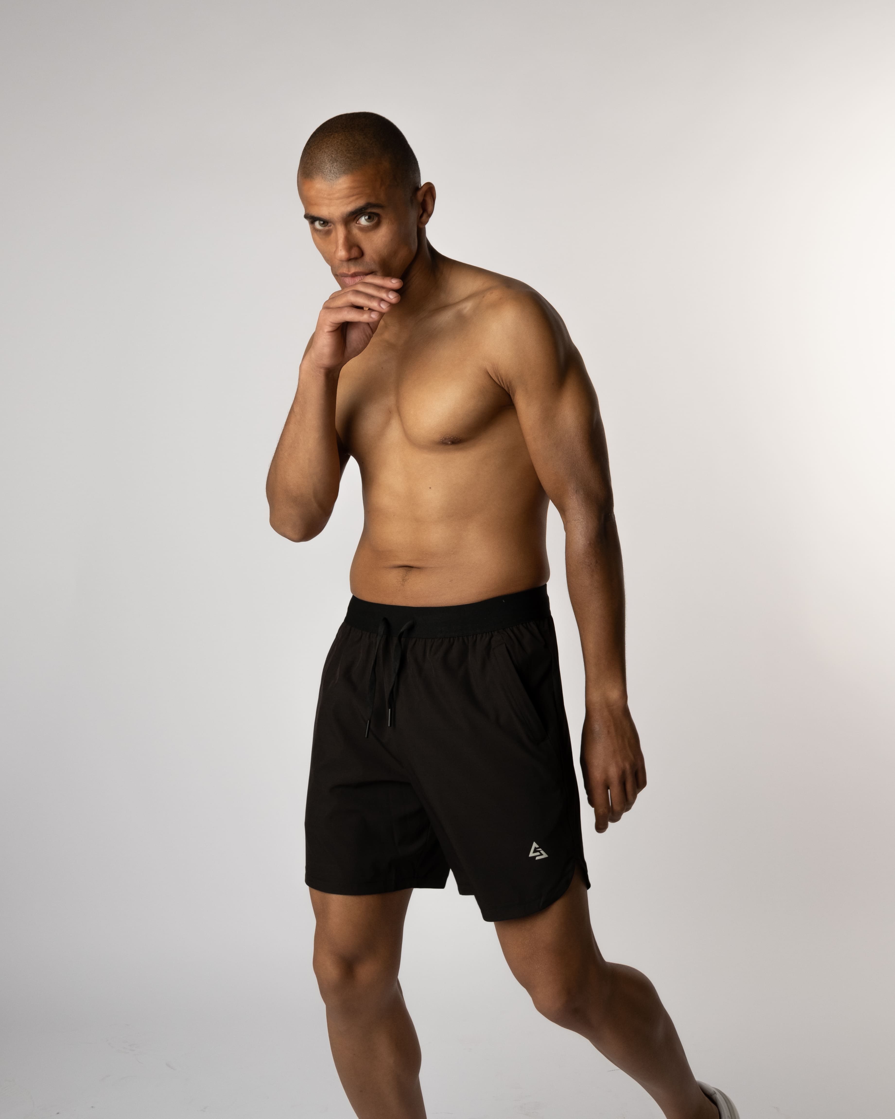 Zijaanzicht van Onyx Manga shorts van Gym Junkie, strakke en functionele gymwear voor actieve sporters - Gymkleding voor heren